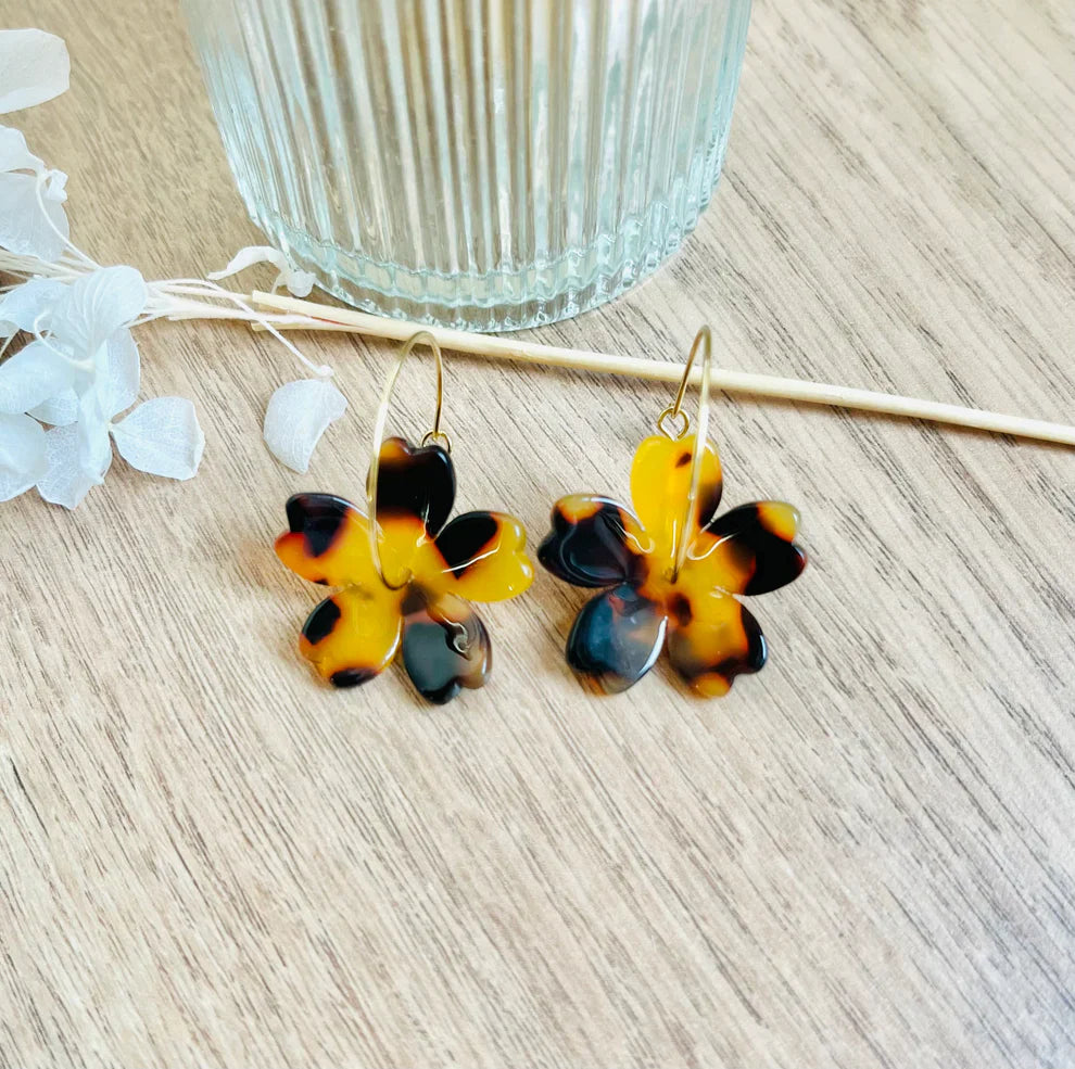 Trois Carapaces — boucles d'oreilles artisanales assemblées à la main, acier inoxydable hypoallergénique | Little Green Cocoon Bordeaux