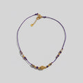 Collier cordon violet, perles et perle boule dorée – Impétueuse Bijoux