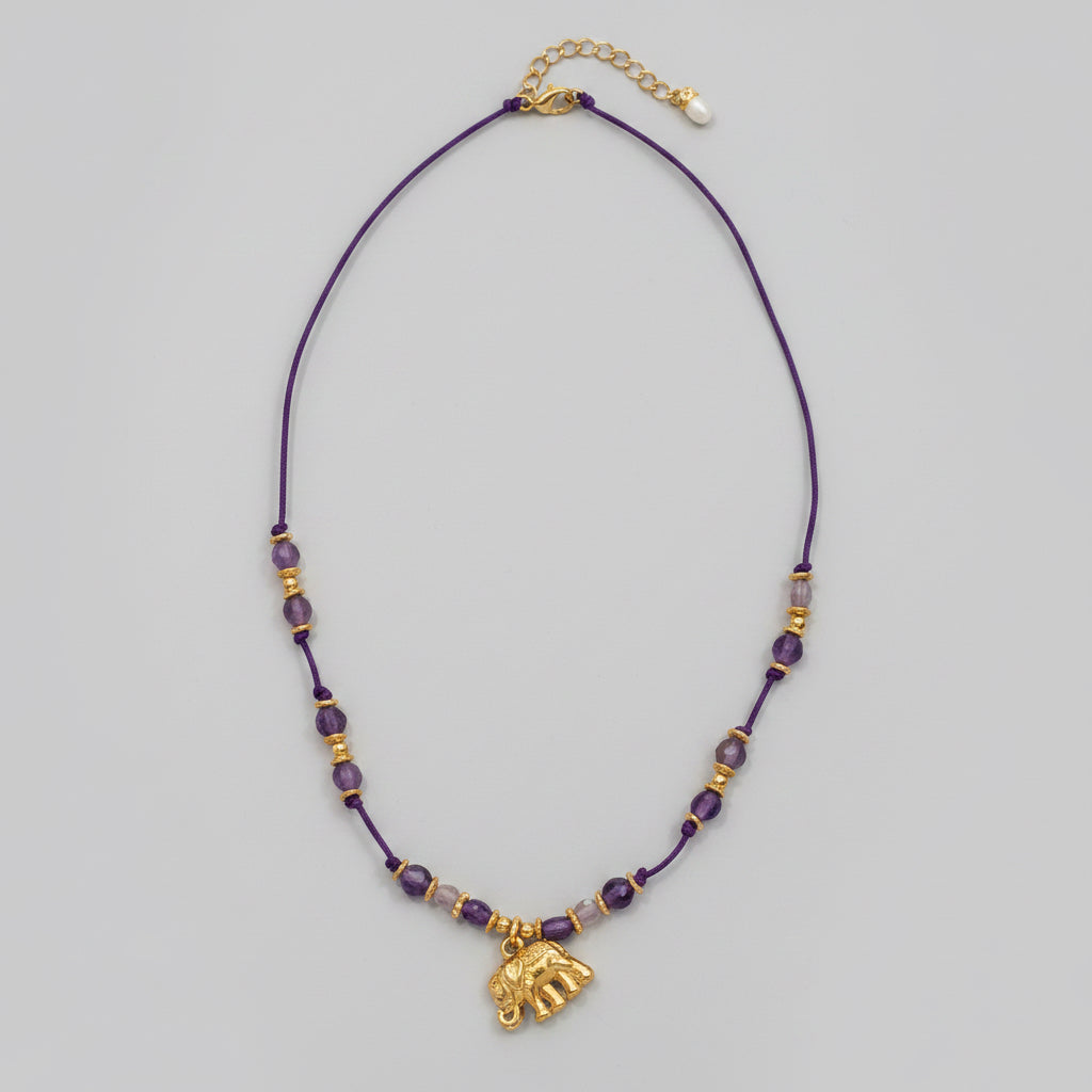 Collier cordon violet, perles et pendentif éléphant – Impétueuse Bijoux