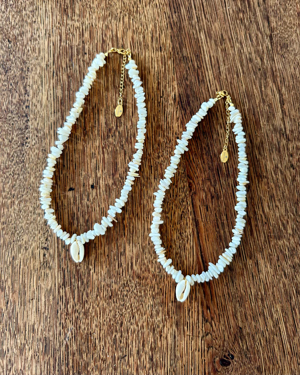 Collier Kai sur fond neutre – bijou fait main en petites séries Atelier Marea