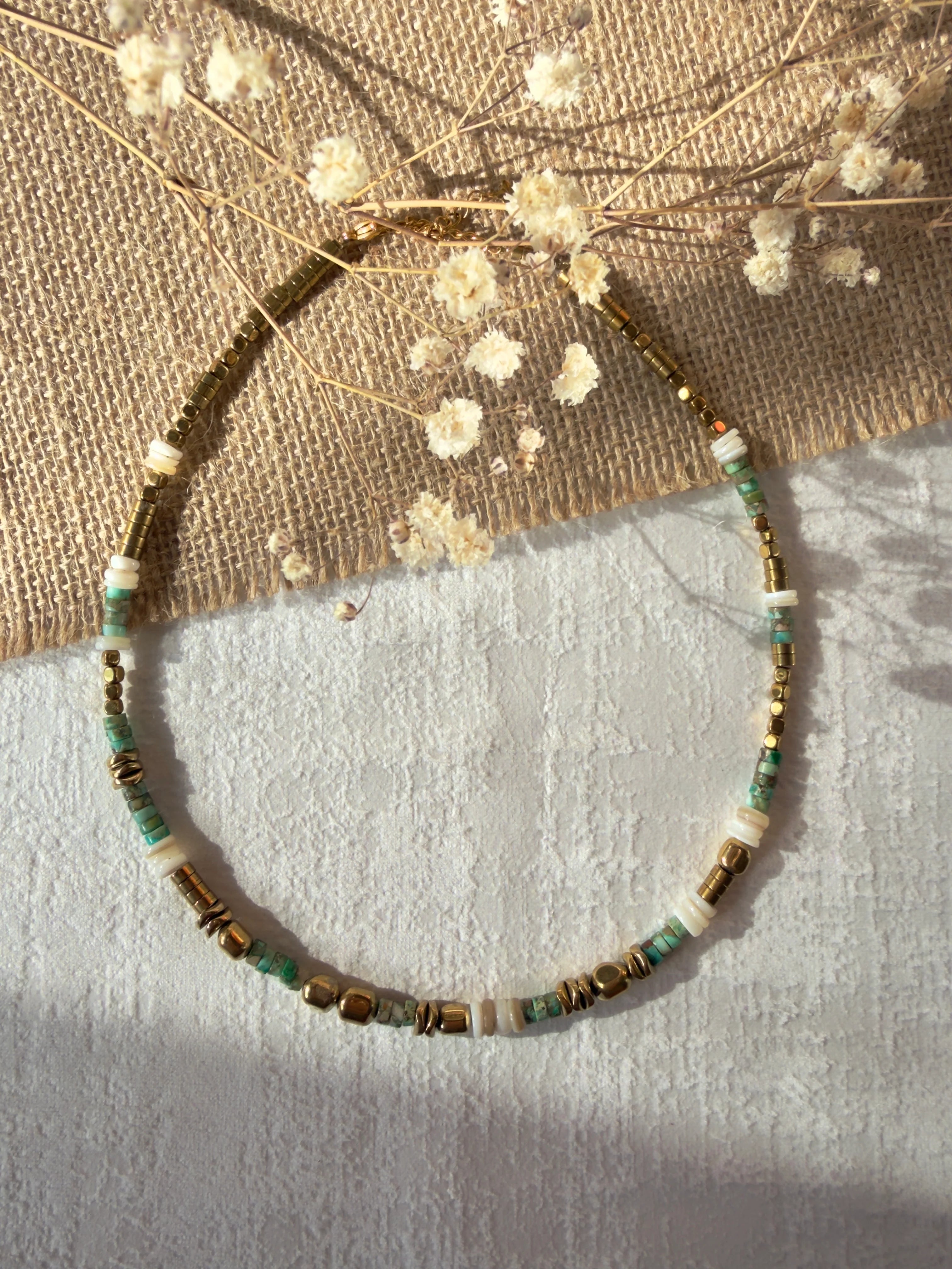 Collier Biarritz ZOUZBIJOUX, hématite dorée et régalite bleue
