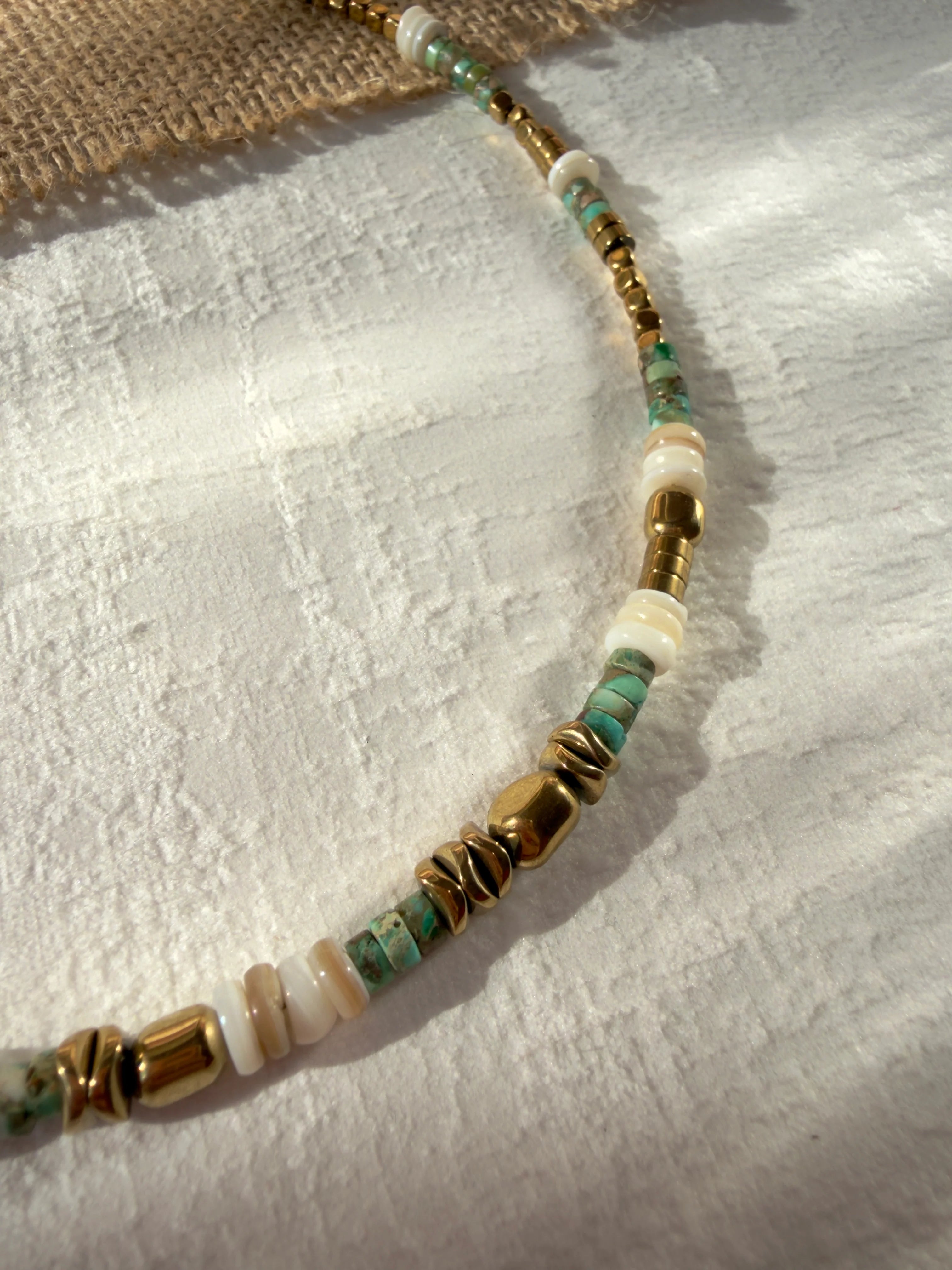Collier Biarritz ZOUZBIJOUX, détail heishi de coquillage naturel