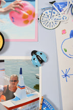 Magnet coccinelle bleu turquoise en grès – Éclats de Grès