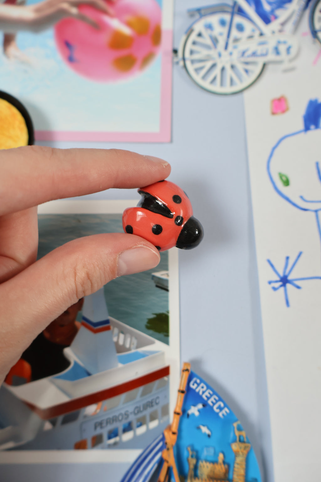 Magnet coccinelle rouge en grès – Éclats de Grès