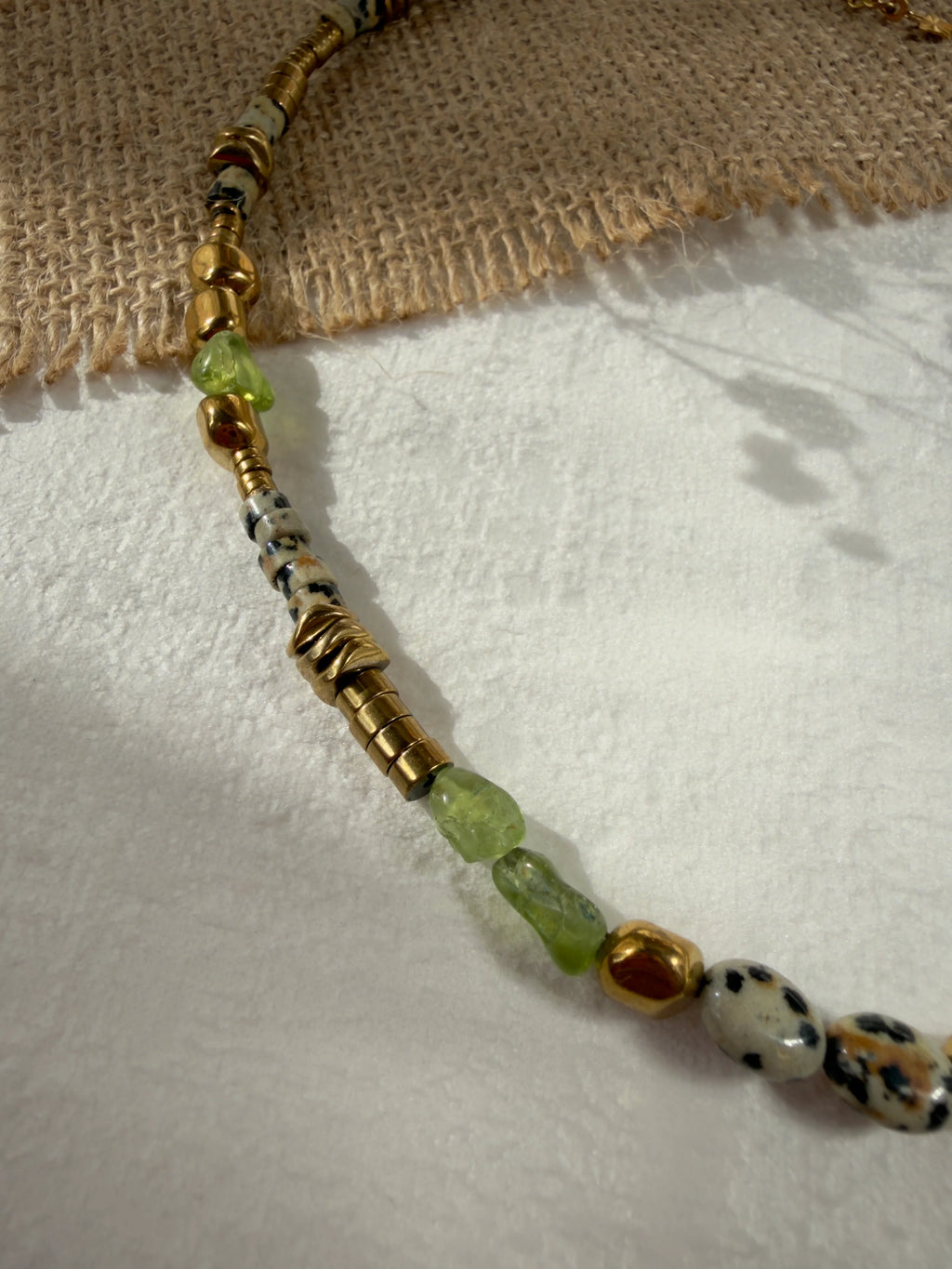 Collier Naples ZOUZBIJOUX, détail chips de péridot naturel