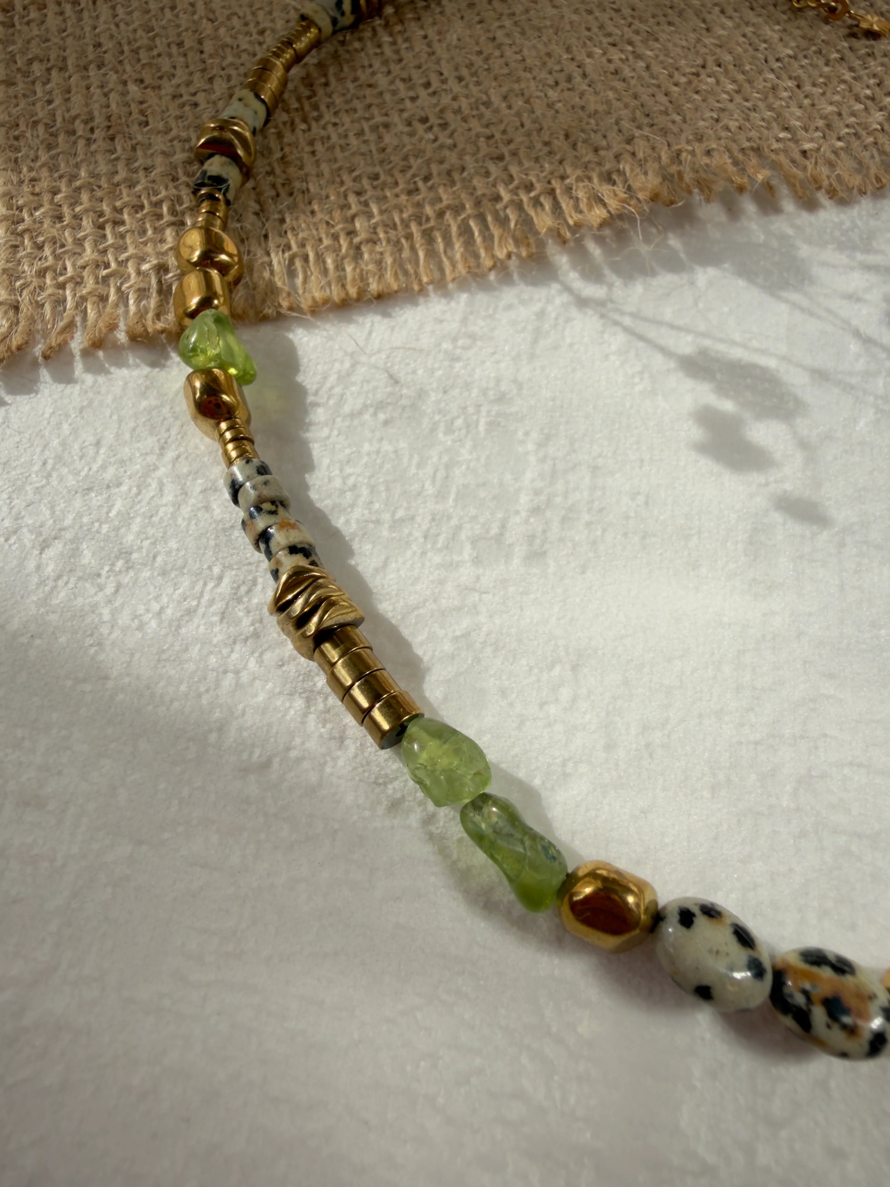 Collier Naples ZOUZBIJOUX, détail chips de péridot naturel