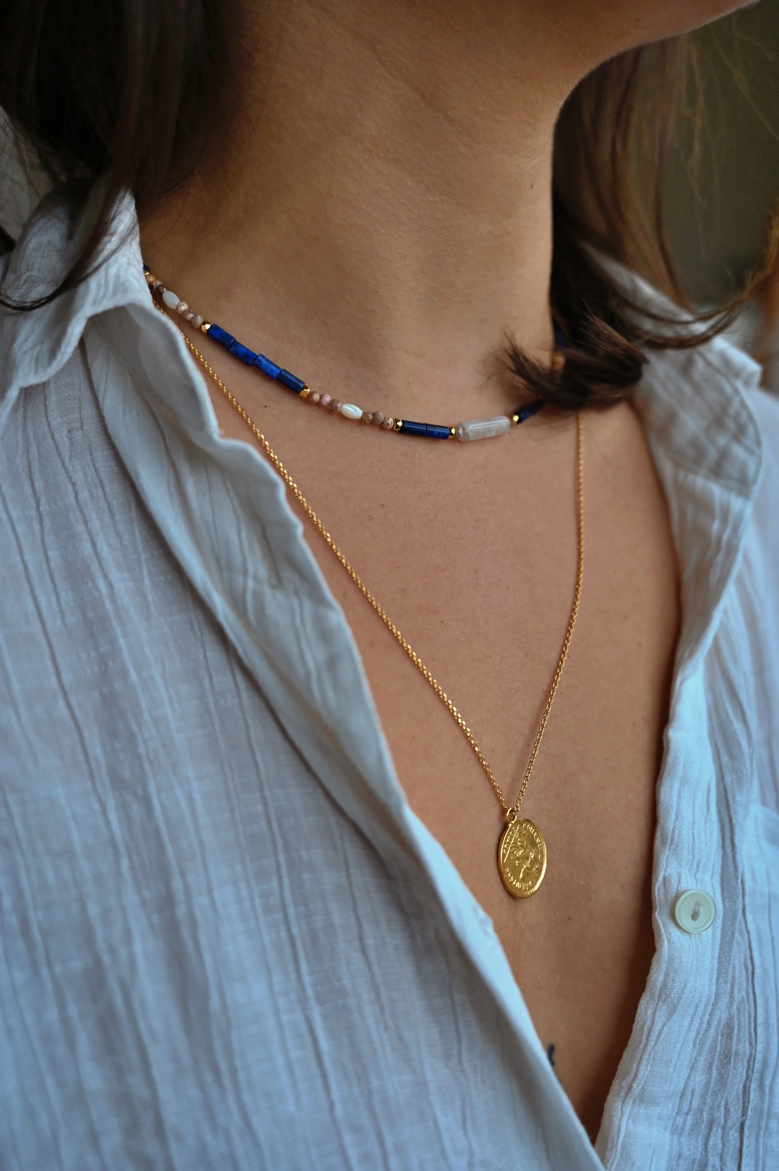 Collier ESSA Bahlïa Bijoux porté, pierres naturelles multicolores