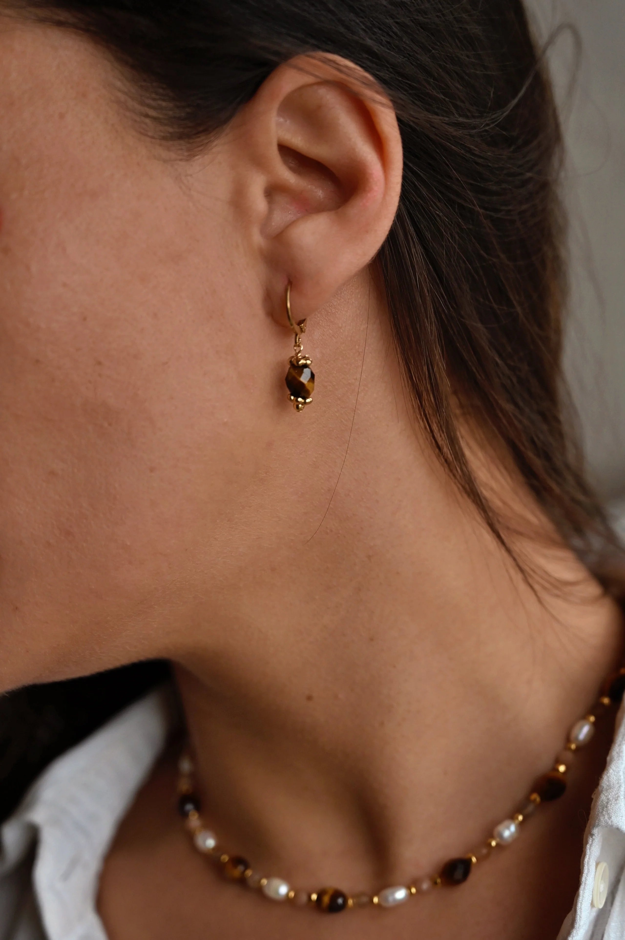 Boucles CAIRO œil de tigre Bahlïa Bijoux portées