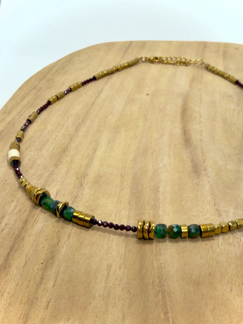 Collier Milan ZOUZBIJOUX, détail lépidolite et howlite ivoire