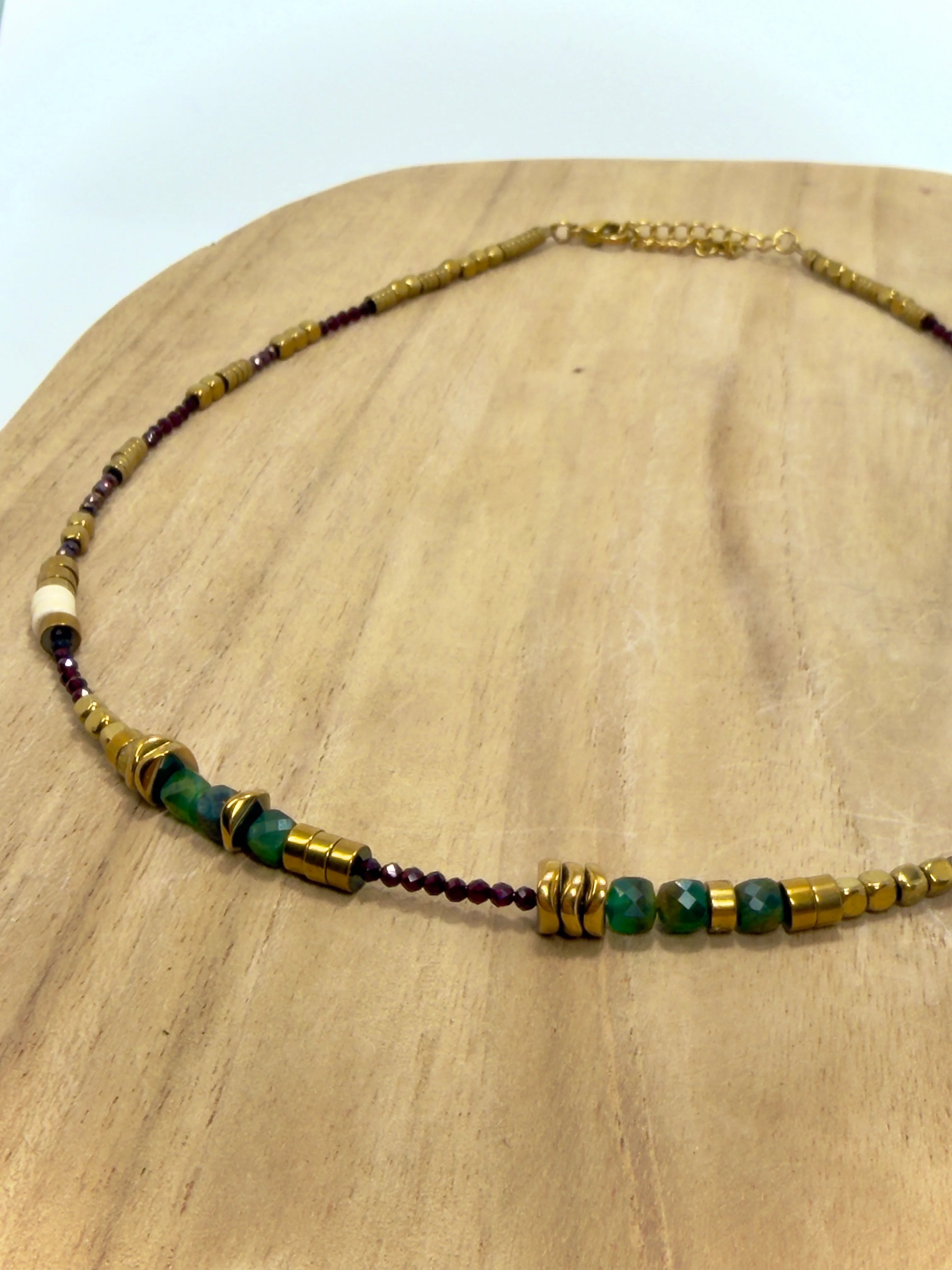 Collier Milan ZOUZBIJOUX, détail lépidolite et howlite ivoire