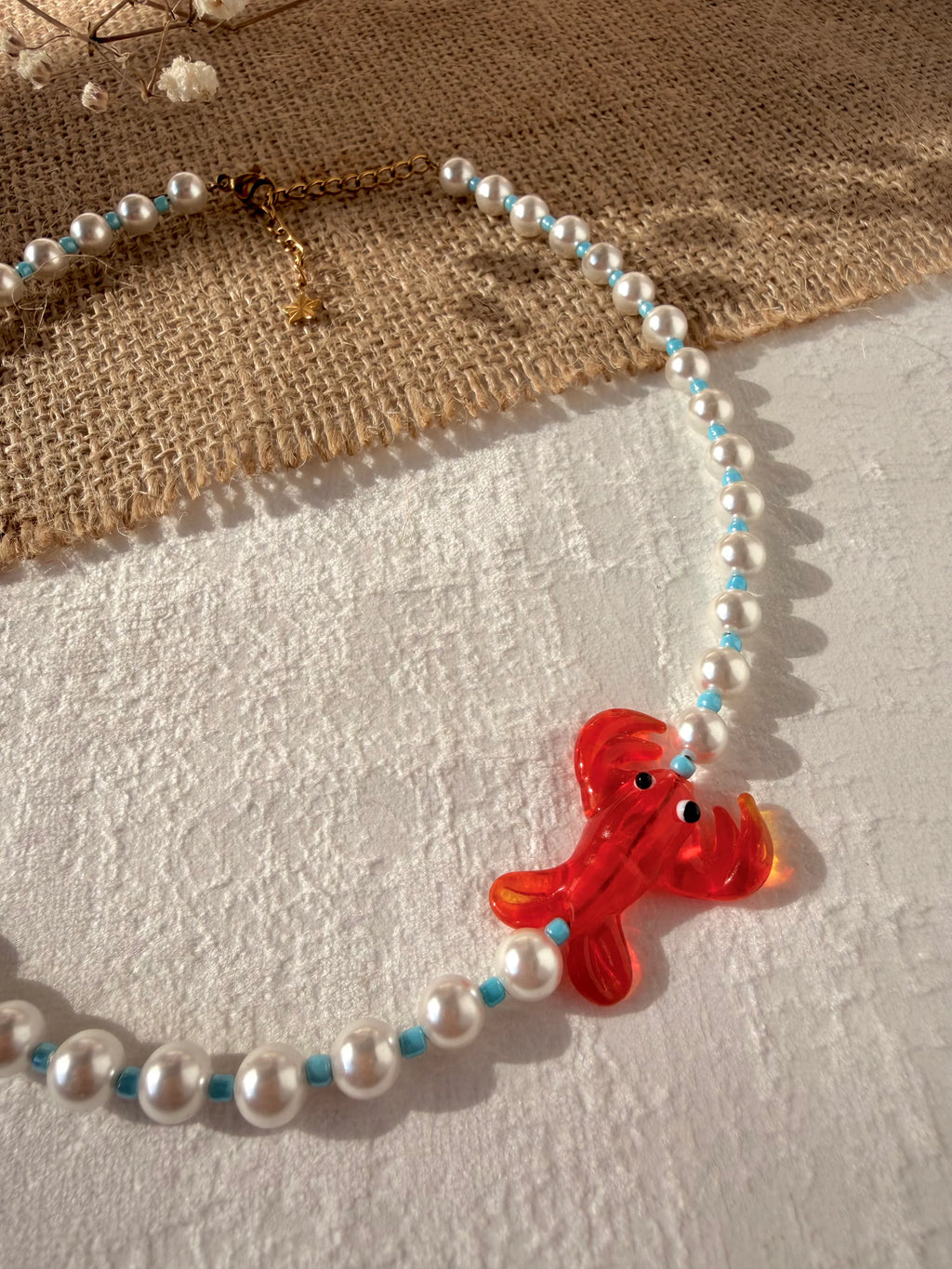 Collier London ZOUZBIJOUX, détail rocaille bleu ciel