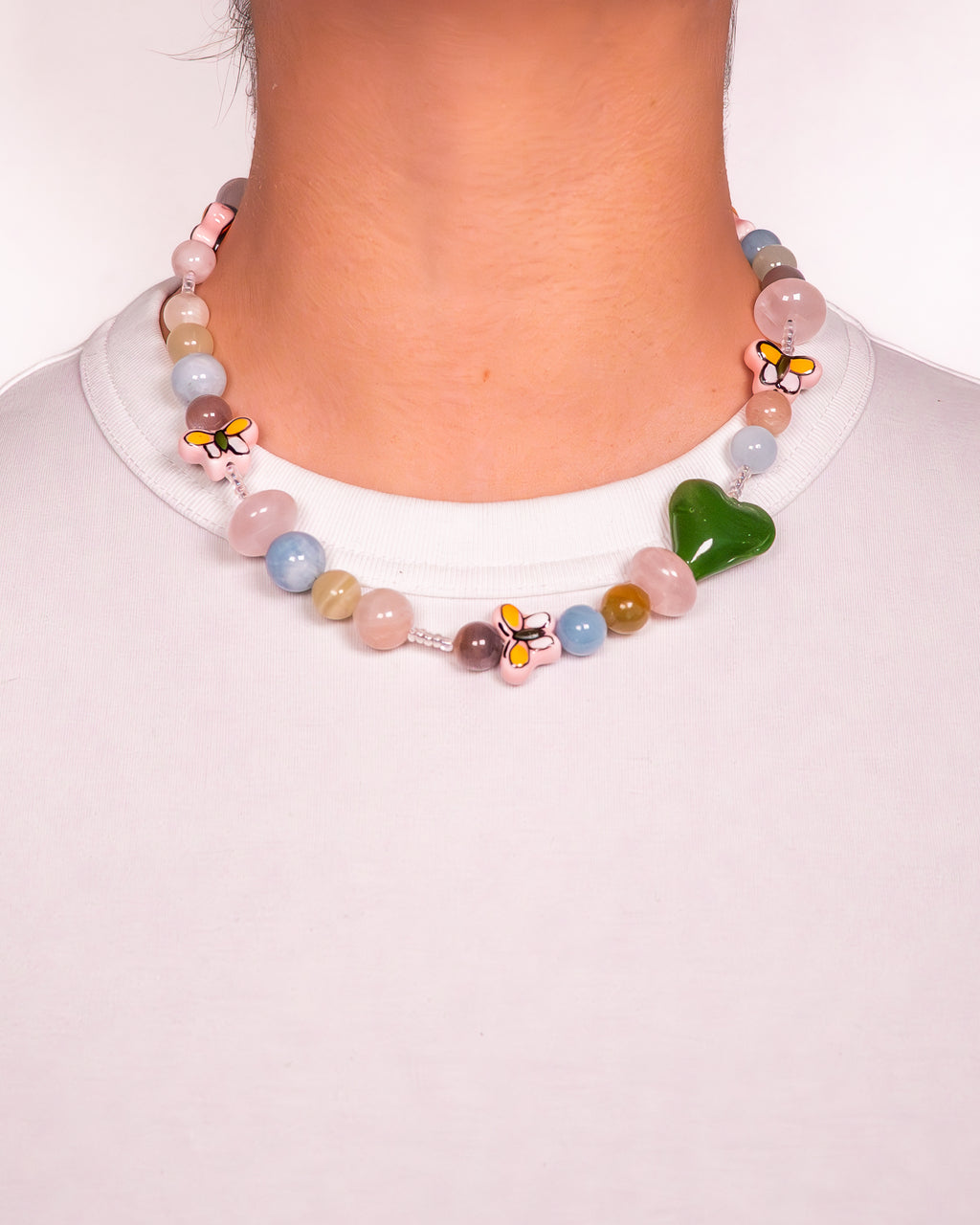 Collier Elsa Marie-Louise Bijoux – détail perles céramique, assemblage artisanal Bali
