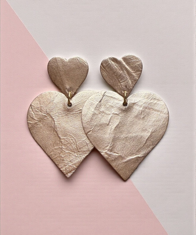 Boucles Amour Rose Mordoré Maison Alba – cœurs superposés en cuir rose mordoré, fait main France