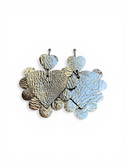 Boucles Nina Argenté Maison Alba – cœur et fleur en cuir effet martelé argenté, fait main France
