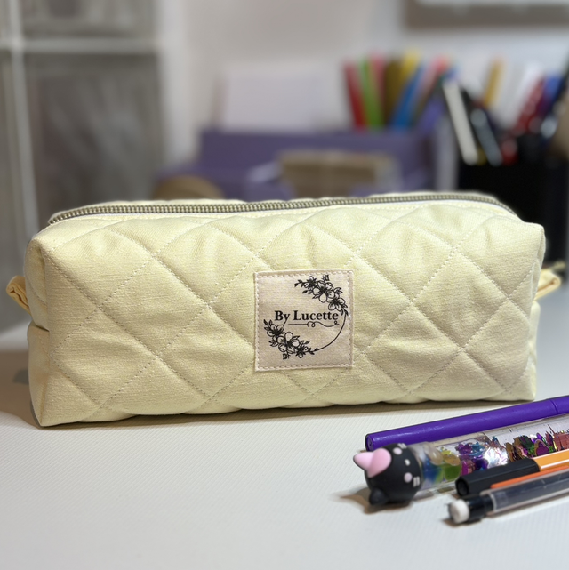 Trousse à crayons jaune