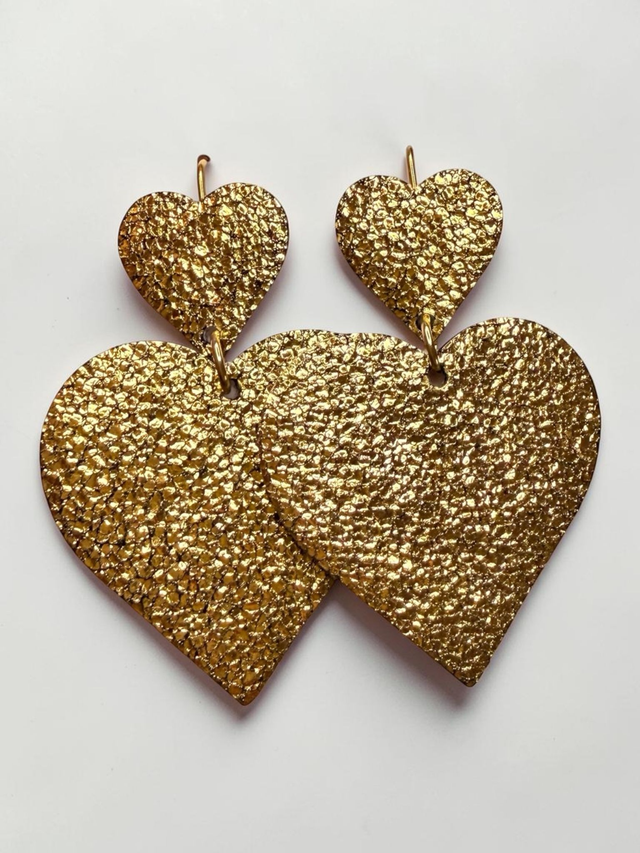 Boucles Amour Gold Maison Alba – cœurs superposés en cuir doré, fait main atelier corrézien