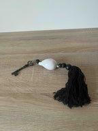 Porte-clés OGAMA noir en bois et coquillages - B&Inside